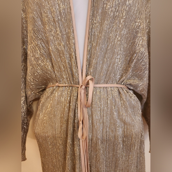 Victoria's Secret Shimmering Gold Robe W/ Pink Belt Sz Medium NWOT - Picture 4 of 7